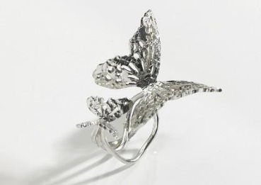 首饰与电子产品销售的融合 现代零售新趋势